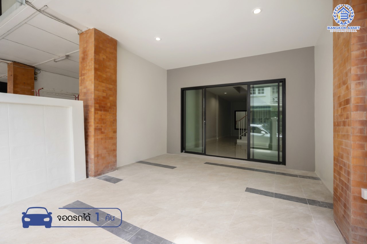 บ้านมือสองตกแต่งใหม่ ทำเลใจกลางเมือง ม.เกตุนุติเชอมีเน่ ลาดพร้าว87 ทาวน์โฮม 3 ชั้น เนื้อที่ 16 ตร.ว. ฟังก์ชัน 4 ห้องนอน 3 ห้องน้ำ จอดรถได้ 1 คัน เชื่อมต่อทั้งถนนเกษตร-นวมินทร์, ลาดพร้าว, รัชโยธินฯ ใกล้ทางด่วนรามอินทรา และรถไฟฟ้าสายสีเหลือง "สถานีลาดพร้าว 83"